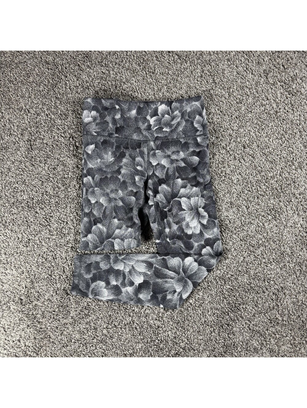 Athleta Elation Textured Tight Floral Grey Black High Rise Yoga Leggings Small